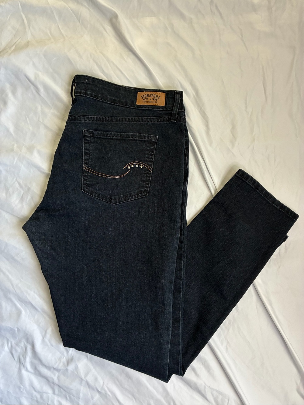 Levi’s Mid Rise Skinny Jeans in Black